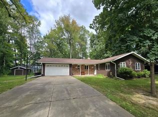 925 E Ridlington Ave, Shawano, WI 54166