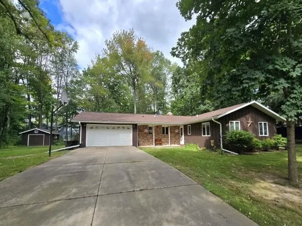 925 E Ridlington Ave, Shawano, WI 54166