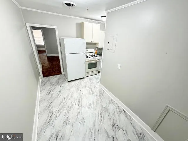 27 Main St E #207 — Photo 10