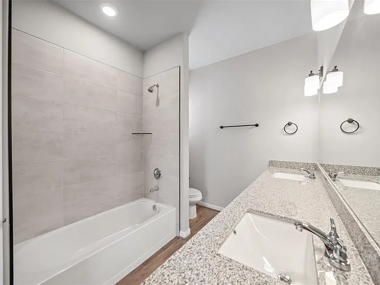 800 N Thompson St — Photo 22