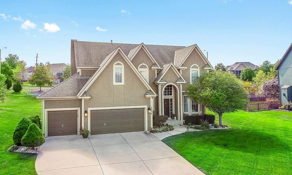 1st image of 2613 SW Wintergarden Dr