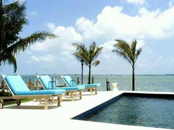 4th image of 9215 N Bayshore Dr