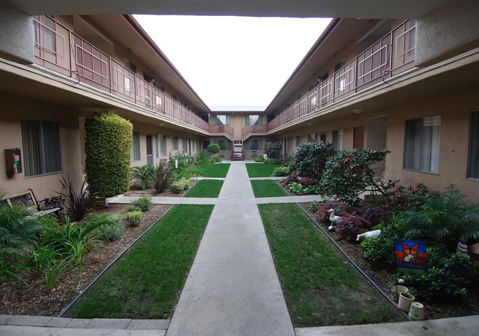 Whittwood Pointe Apartments — Photo 2