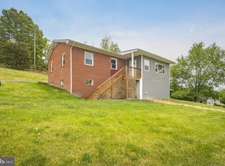 10418 Ada Rd, Marshall, VA 20115