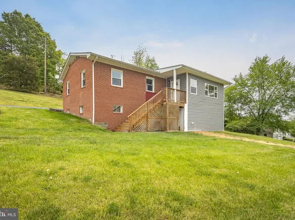 10418 Ada Rd, Marshall, VA 20115
