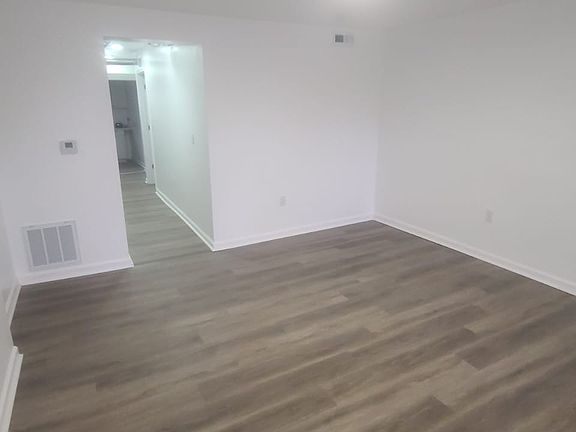 4th image of 377-387 Lechner Ave #385-1/2