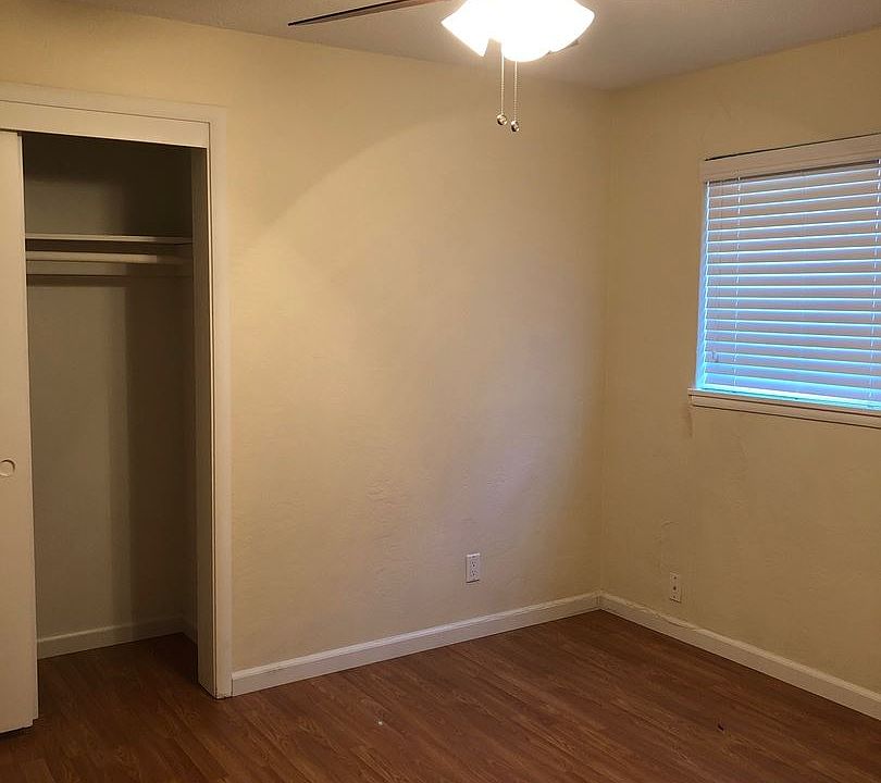 2nd image of 2414 Capitol Ave APT 04