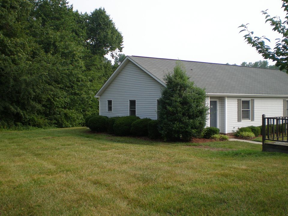 2nd image of 110 Peninsula Place Ln