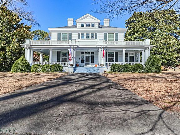 3rd image of 809 Park Ave