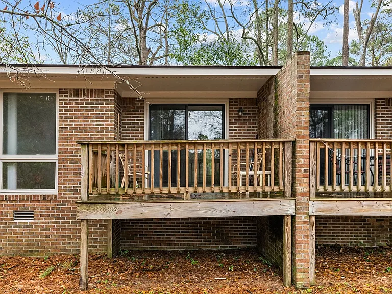 117 Bernhurst Rd — Photo 8