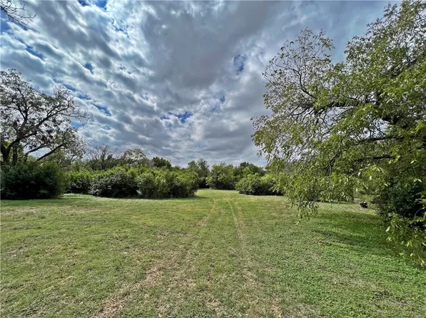 3324 N 27th St, Waco, TX 76708