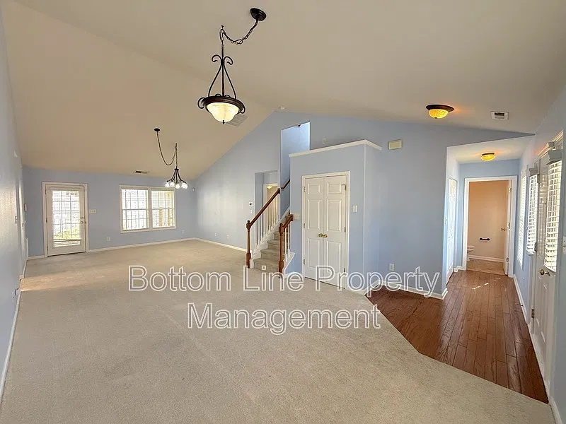 3 bed, 2.5 bath, 1480 sqft, $2,095 — Photo 4