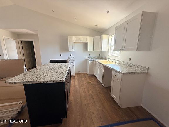 2nd image of 366 Old Wes Baldwin Rd