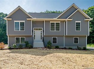 2 Woodland Rd, Guilford, CT 06437