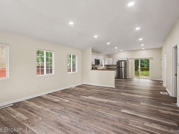 3rd image of 217 E Edgar Bergen Blvd