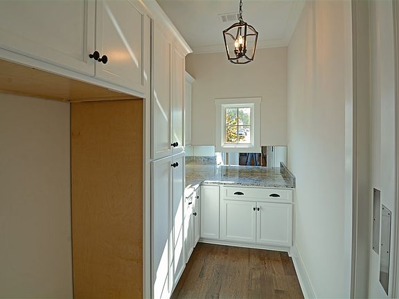 4th image of 581 Winding Wood Cir W