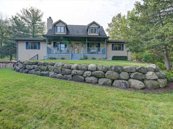 W7449 Drake Road, Poynette, WI 53955
