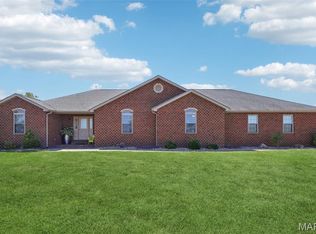15556 Old State Rd, Carlyle, IL 62231