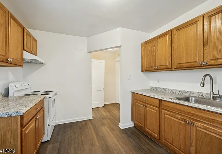289 Hilton Ave — Photo 11