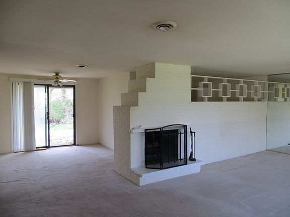 3rd image of 226 S Webster Ln