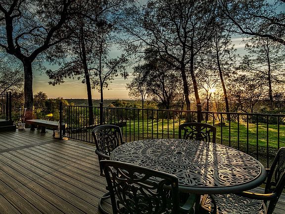 View Virtual Tour for more pictures.