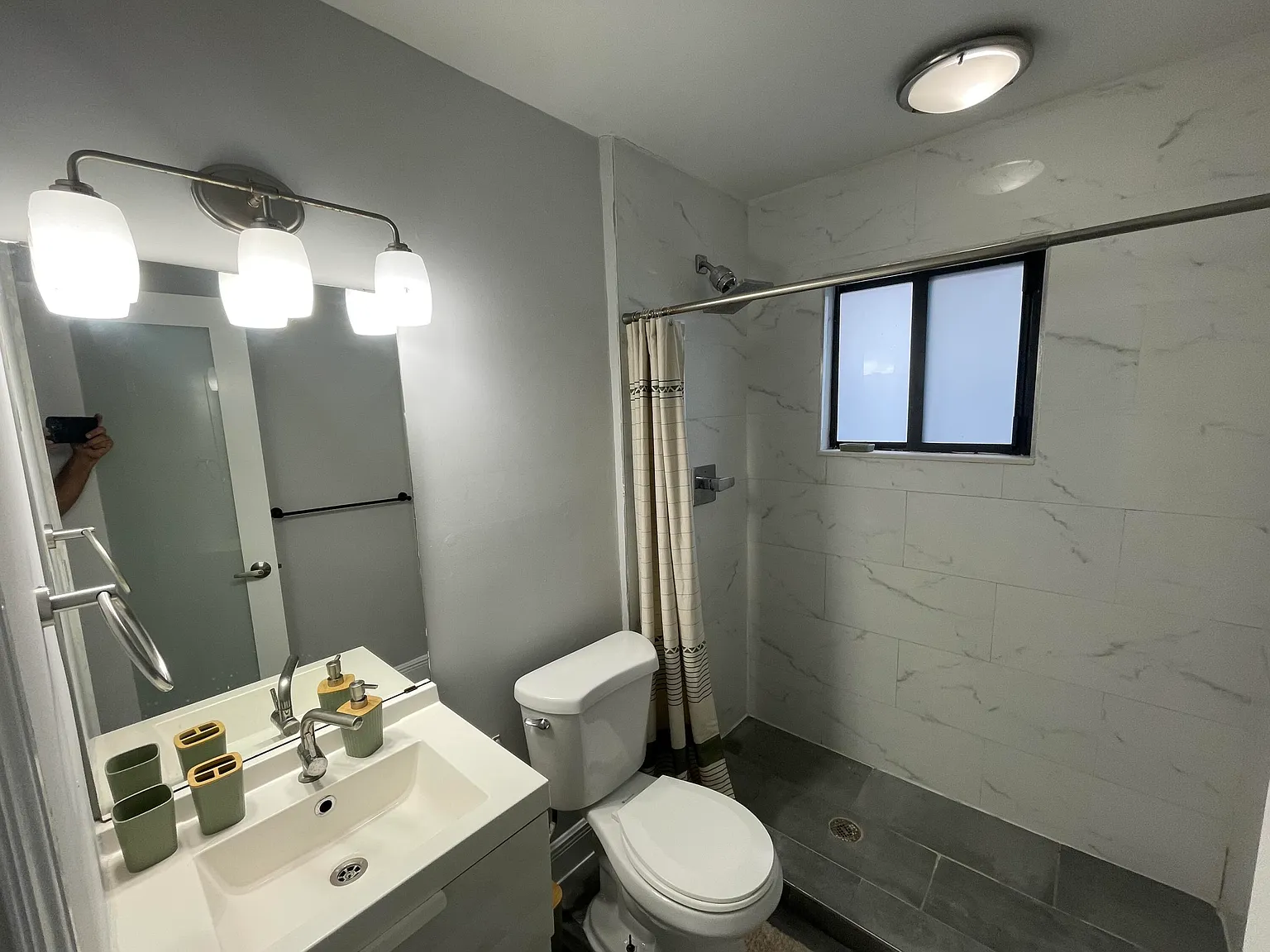 1 bed, 1.0 bath, 600 sqft, $1,800 — Photo 4