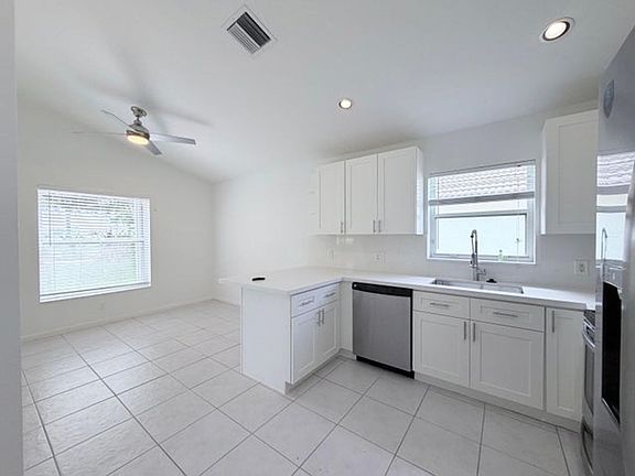 2nd image of 1975 Oak Berry Cir