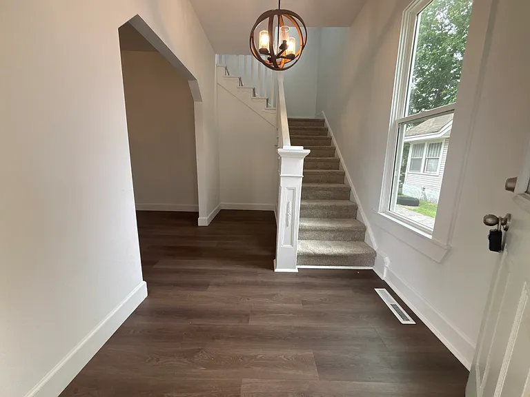 109 E St NW — Photo 1