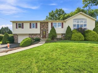 338 Evergreen Dr, Mount Pleasant, PA 15666