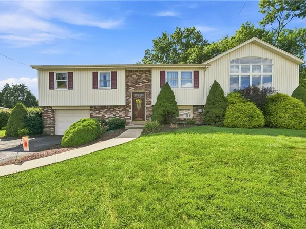 338 Evergreen Dr, Mount Pleasant, PA 15666