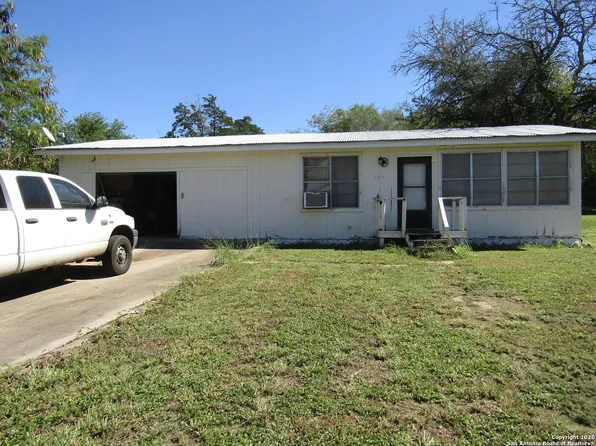 127 Lake Street, Mathis, TX 78368