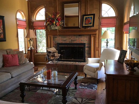 2nd image of 8418 Lakewood Ct