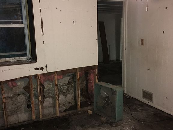 3rd image of 8779 Broadway St