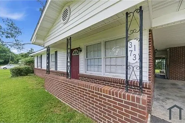 3 bed, 1176 sqft, $1,625 — Photo 2