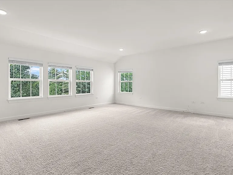 Bonus room / loft / recreation room on second floor perfect for media room, hobby room, or playroom.