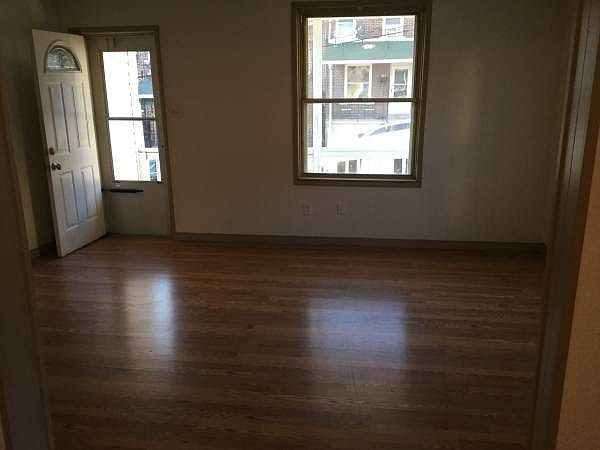2nd image of 932 E 5th St
