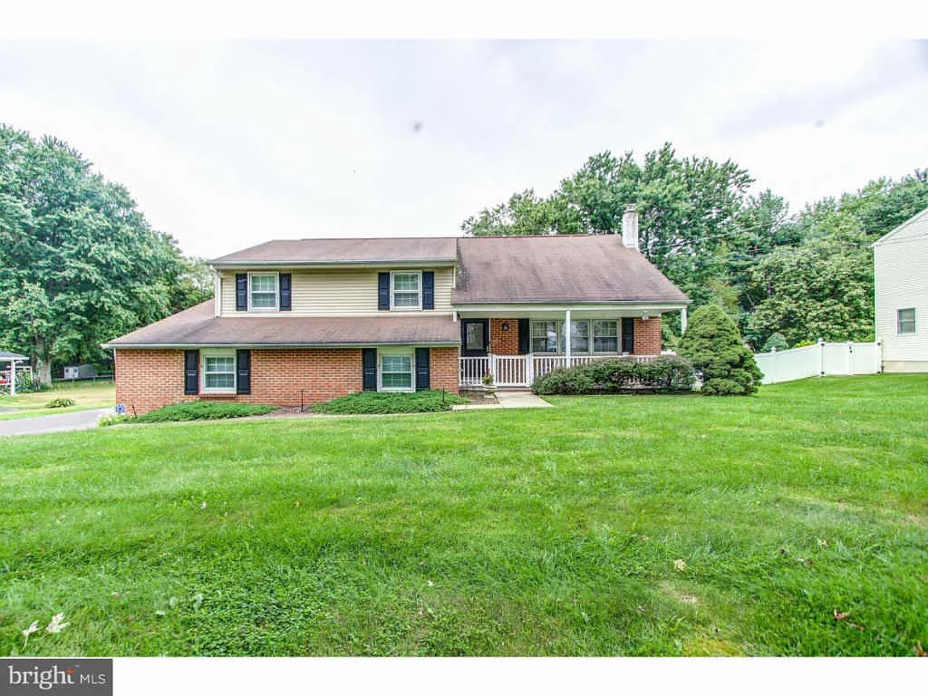 68 Pine Ave photo 1