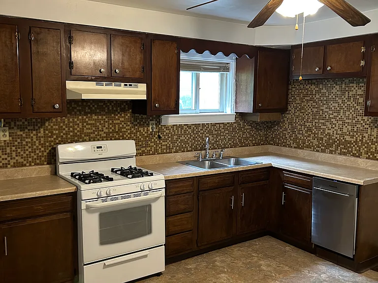 Kitchen dimensions 13 feet 3 inches x 11 feet 5 inches