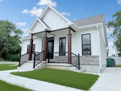 100 E Madison Ave, Casey, IL, 62420