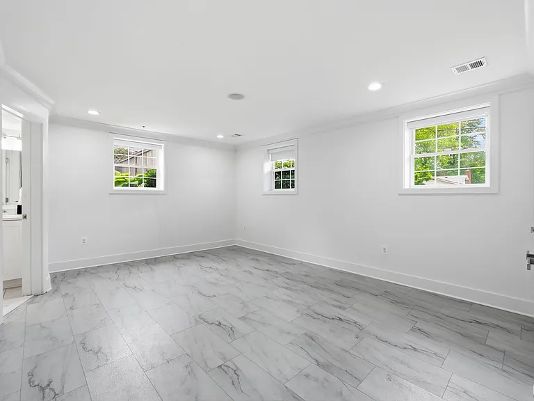 7504 Dolce Dr — Photo 34