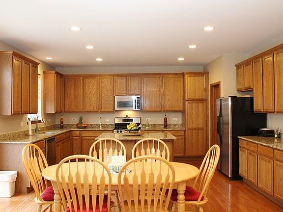 5th image of 325 Foxford Dr