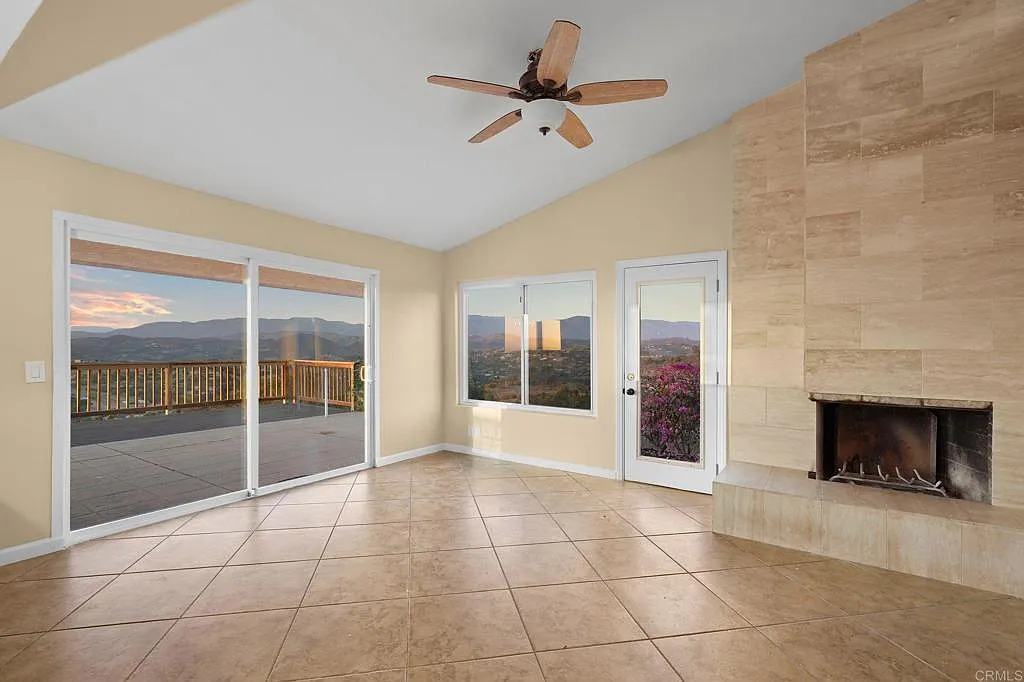 4 bed, 3433 sqft, $6,100 — Photo 2