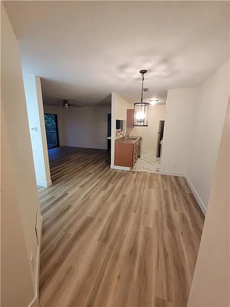 2 bed, 1000 sqft, $1,500 — Photo 2