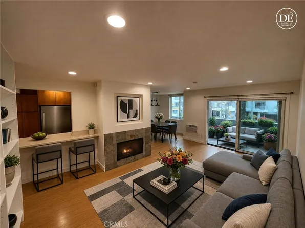 1124 N La Cienega Blvd APT 202, West Hollywood, CA 90069