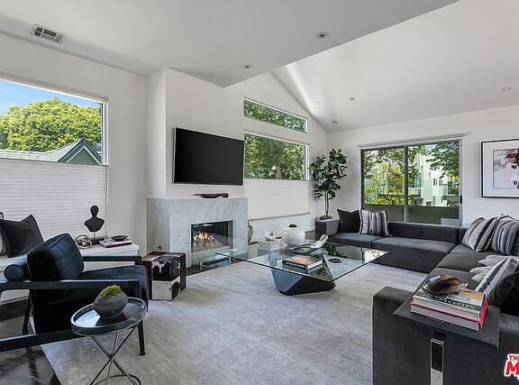 4th image of 611 Westmount Dr