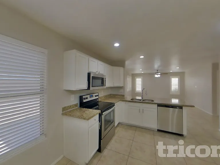 12917 W Windsor Ave — Photo 3