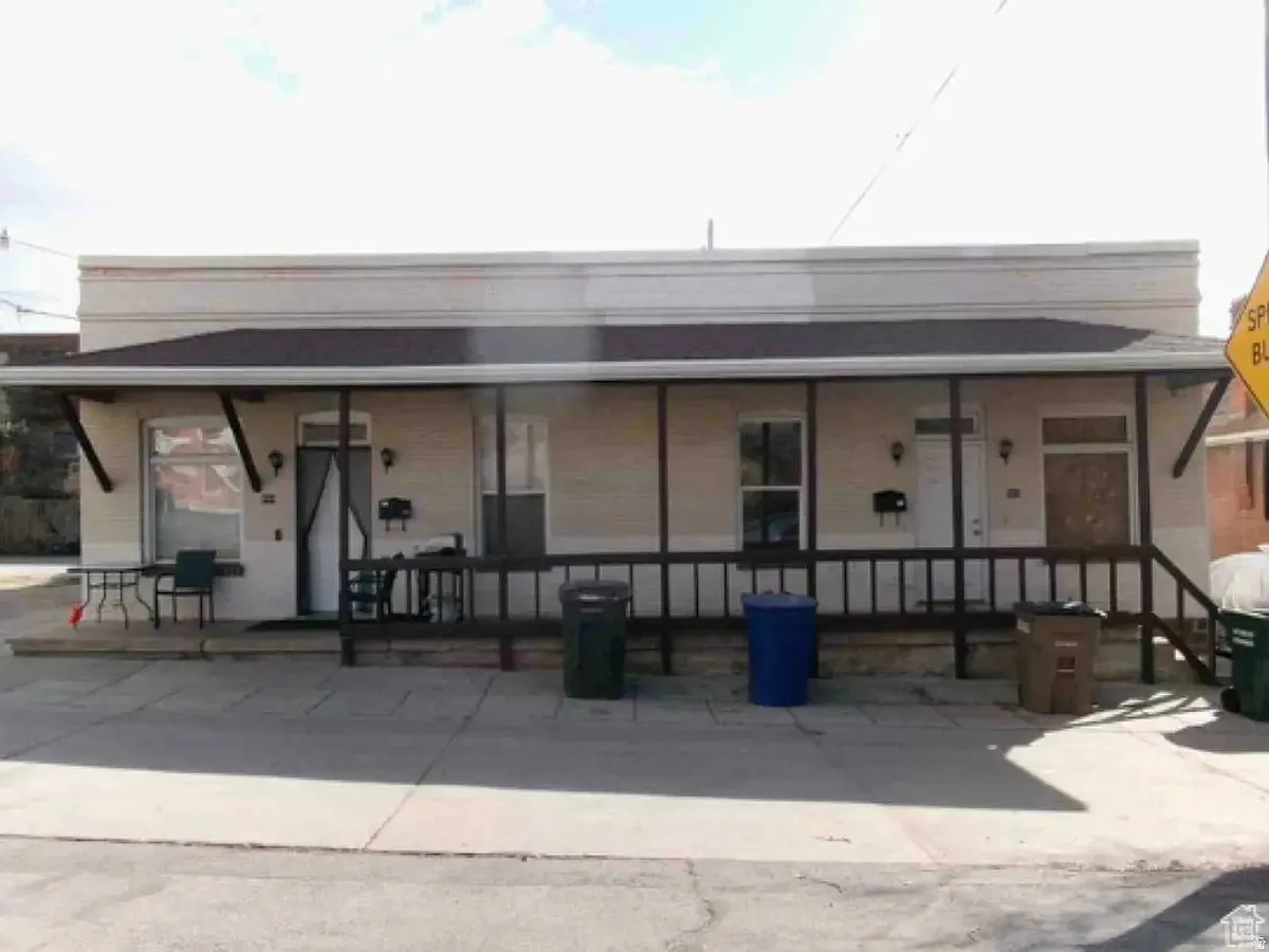 Building Photo - 862 E Menlo Ave #2