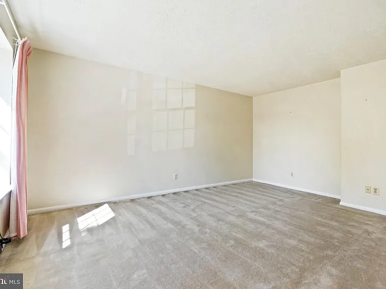 2 Chelmsford Ct — Photo 4