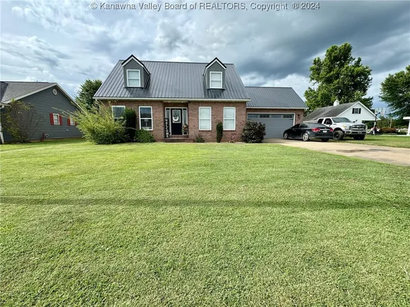 103 Gibbs St, Ravenswood, WV 26164