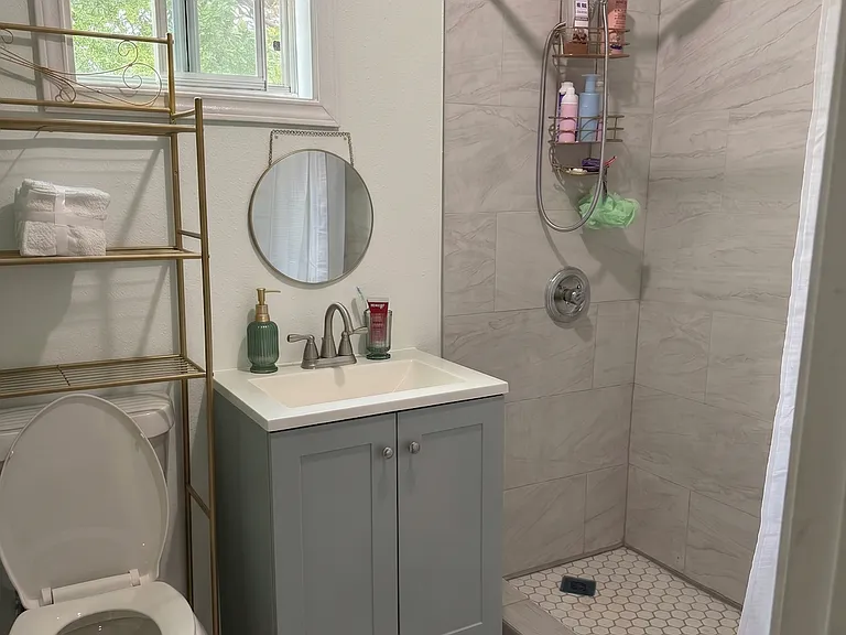 2 bed, 1.0 bath, 700 sqft, $1,300 — Photo 14